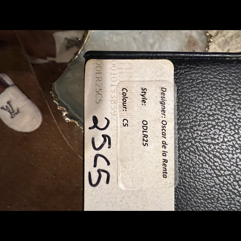 Oscar De la Renta wood frame sunglasses comes storage box & case with brown tint - Picture 9 of 9